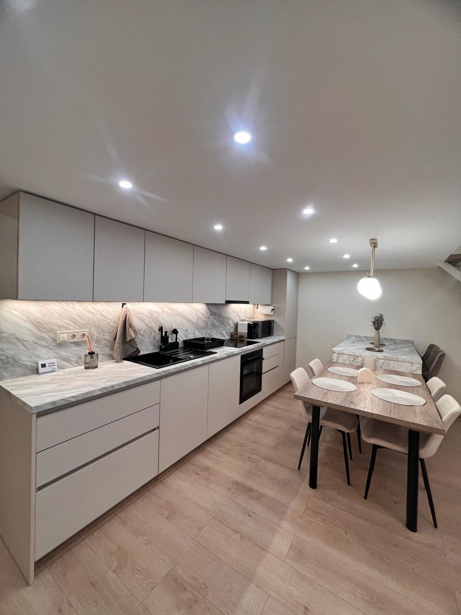 Hubner Apartment Budapest Exteriör bild
